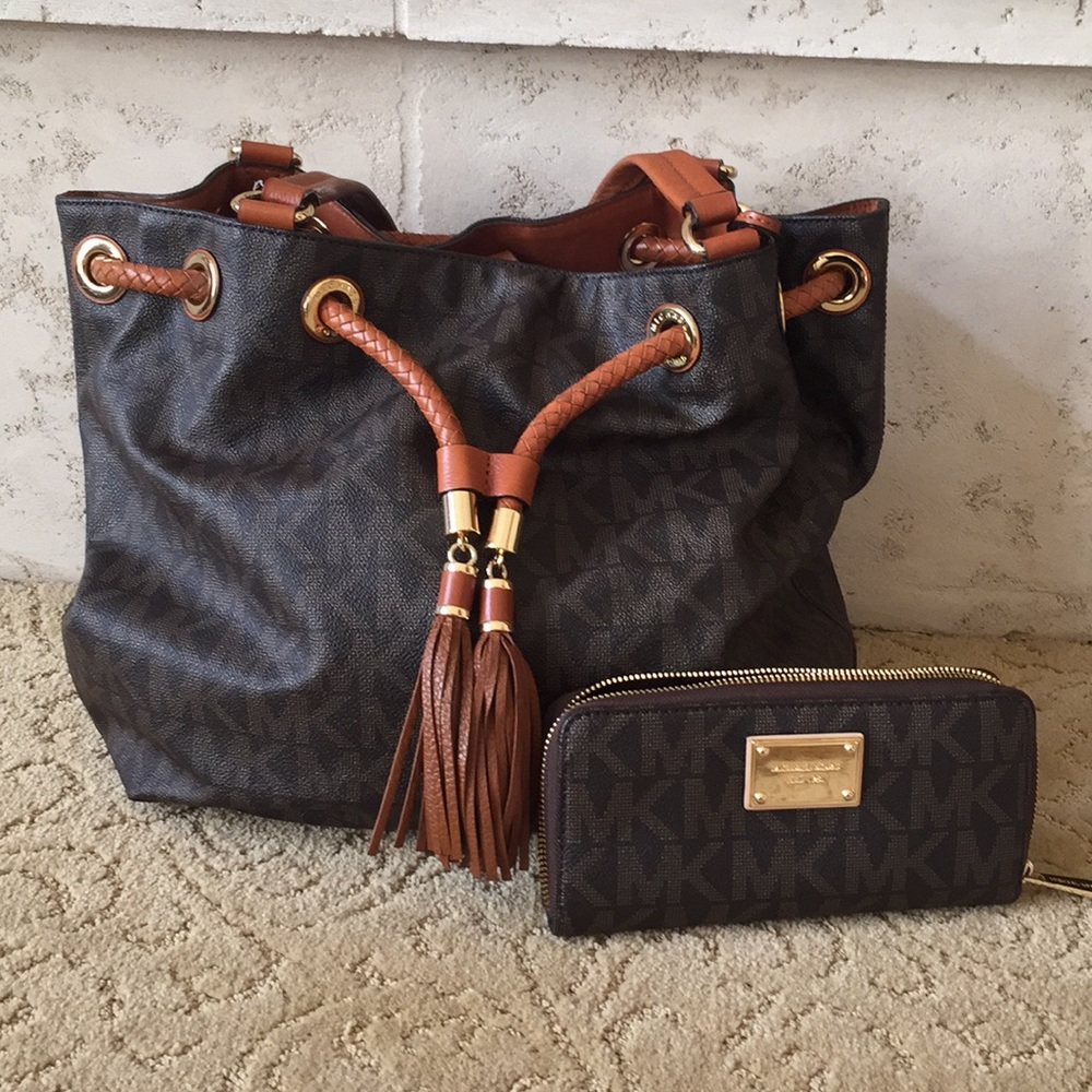 Michael kors purse and large wallet